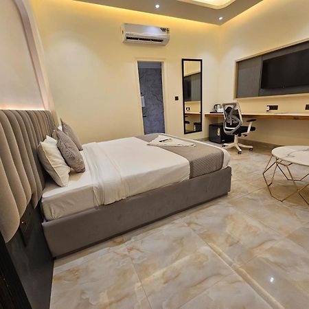Hotel The Glass House Greater Noida Ngoại thất bức ảnh