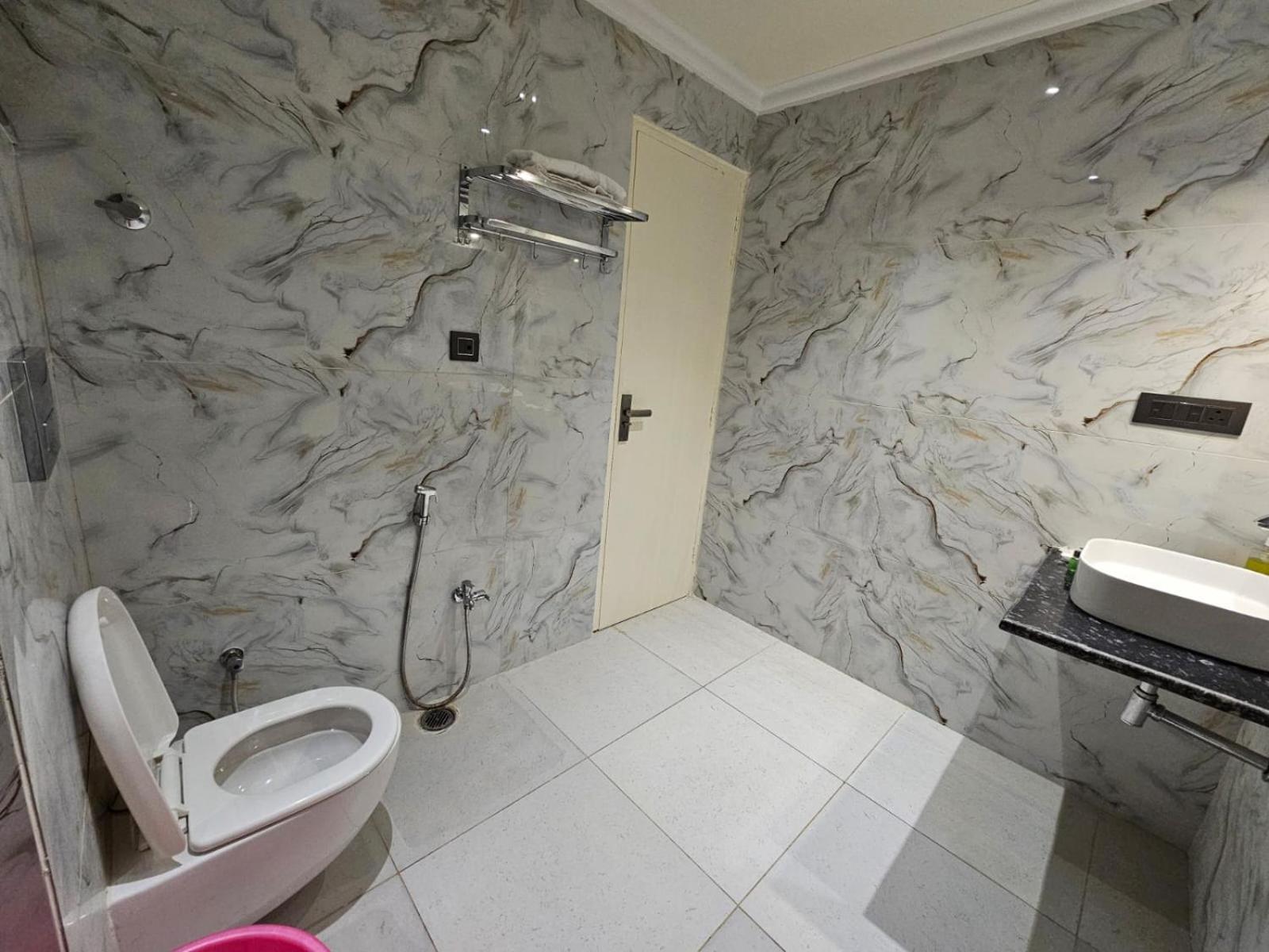 Hotel The Glass House Greater Noida Ngoại thất bức ảnh