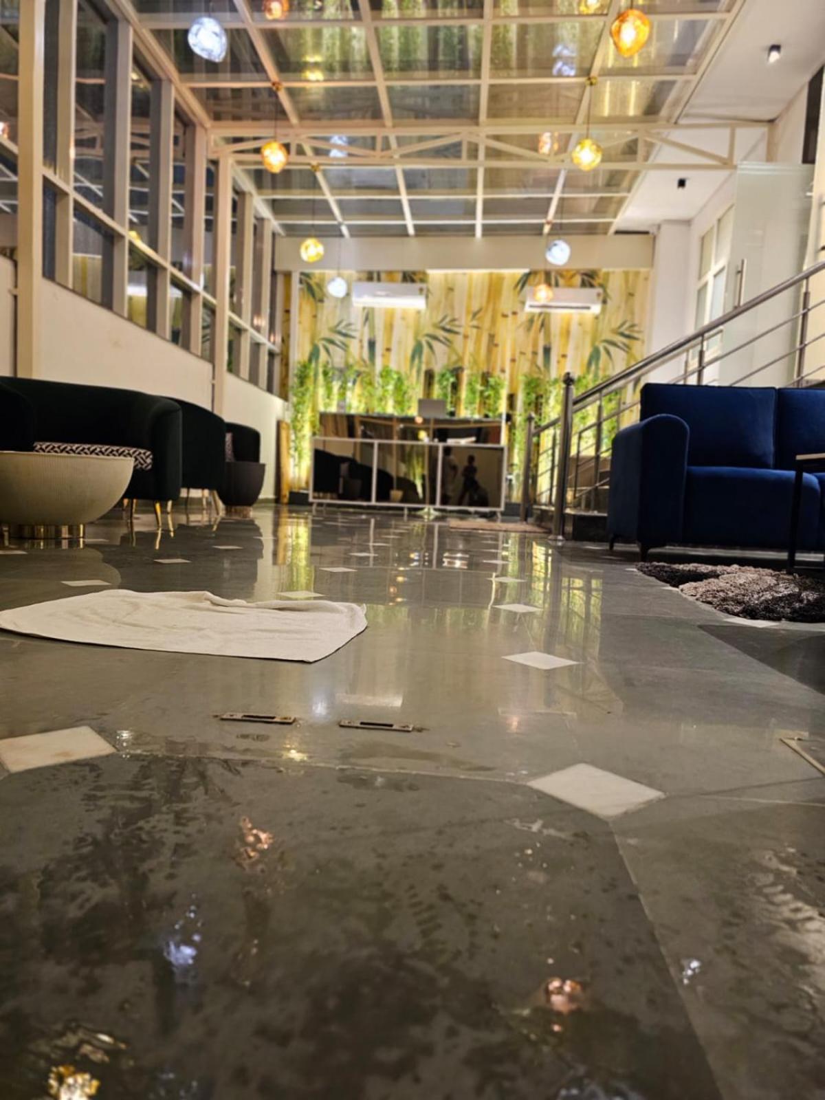 Hotel The Glass House Greater Noida Ngoại thất bức ảnh