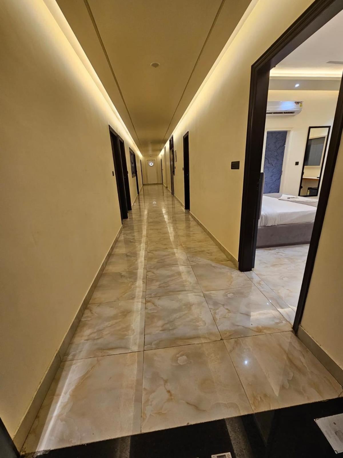 Hotel The Glass House Greater Noida Ngoại thất bức ảnh