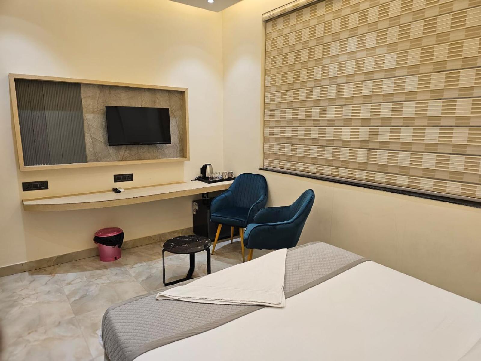 Hotel The Glass House Greater Noida Ngoại thất bức ảnh
