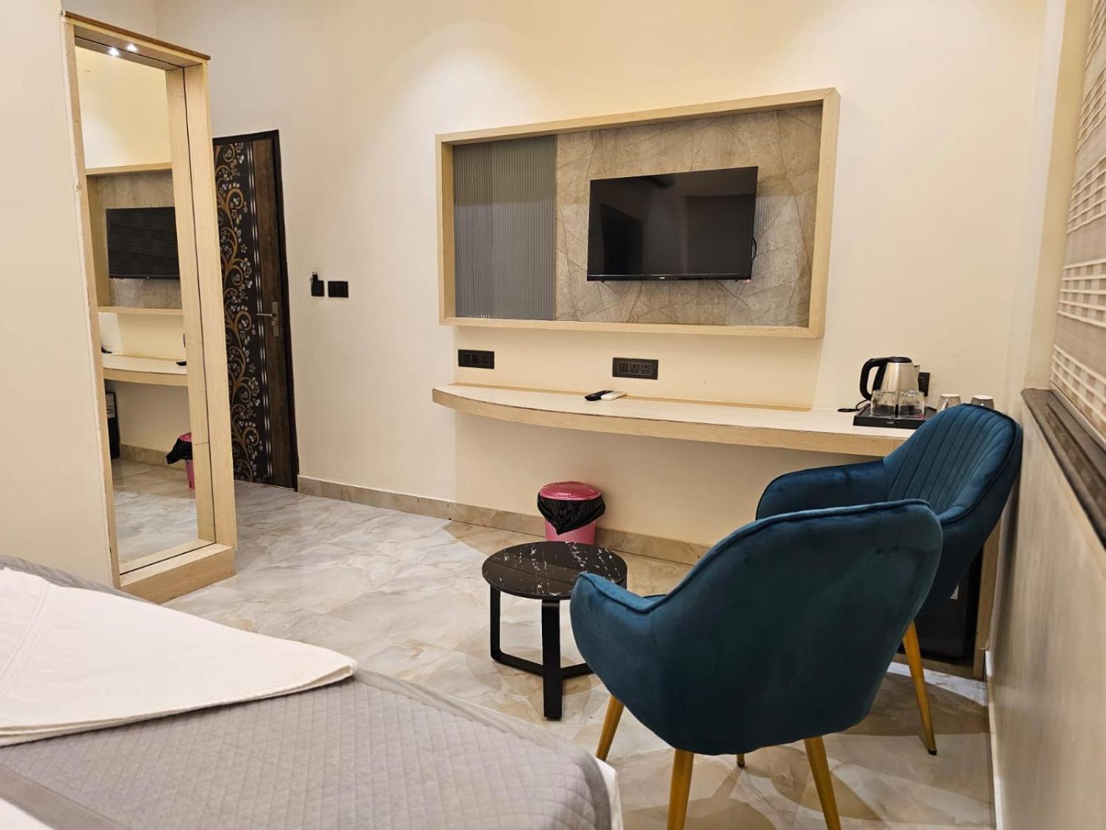 Hotel The Glass House Greater Noida Ngoại thất bức ảnh