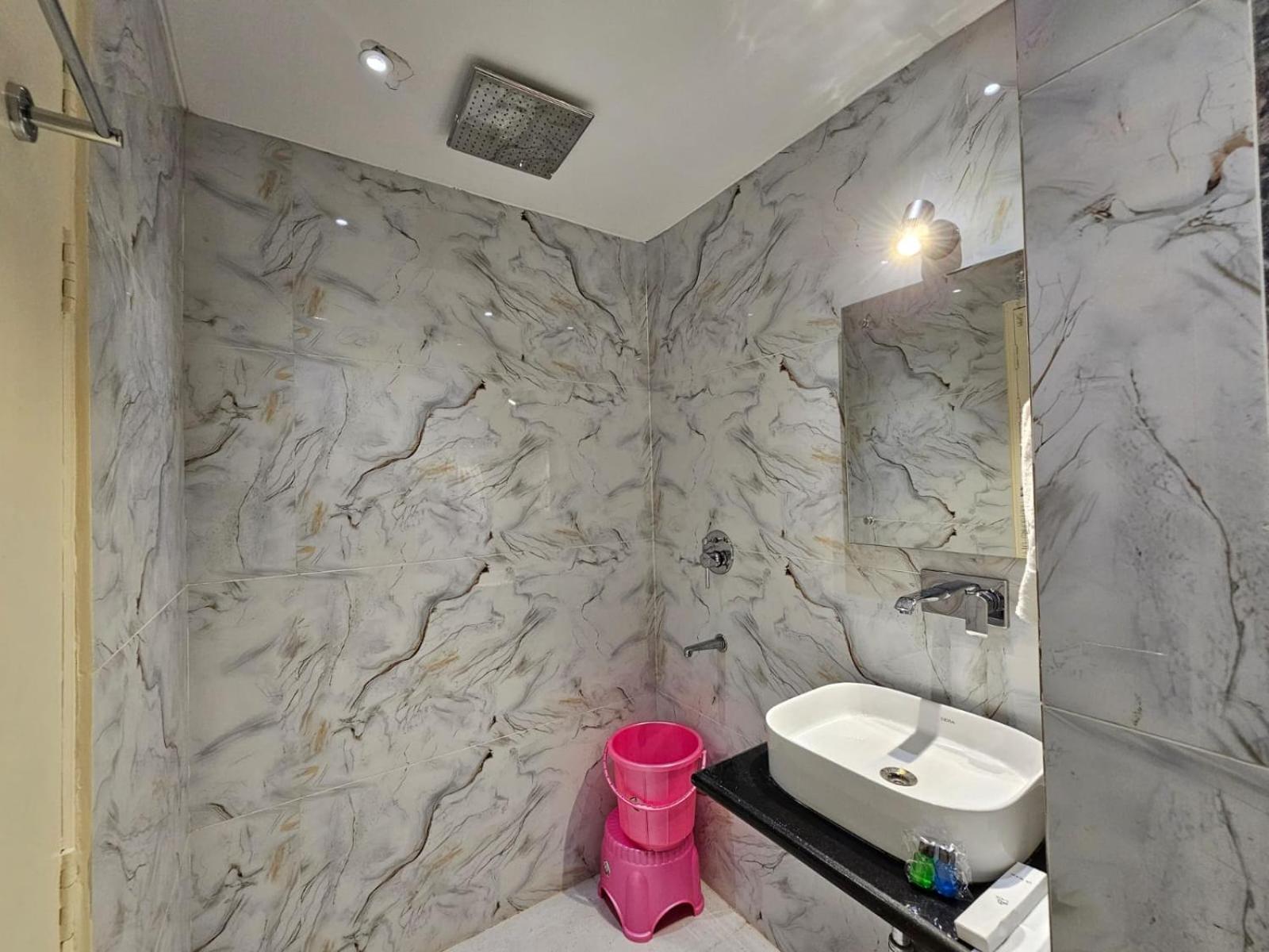 Hotel The Glass House Greater Noida Ngoại thất bức ảnh