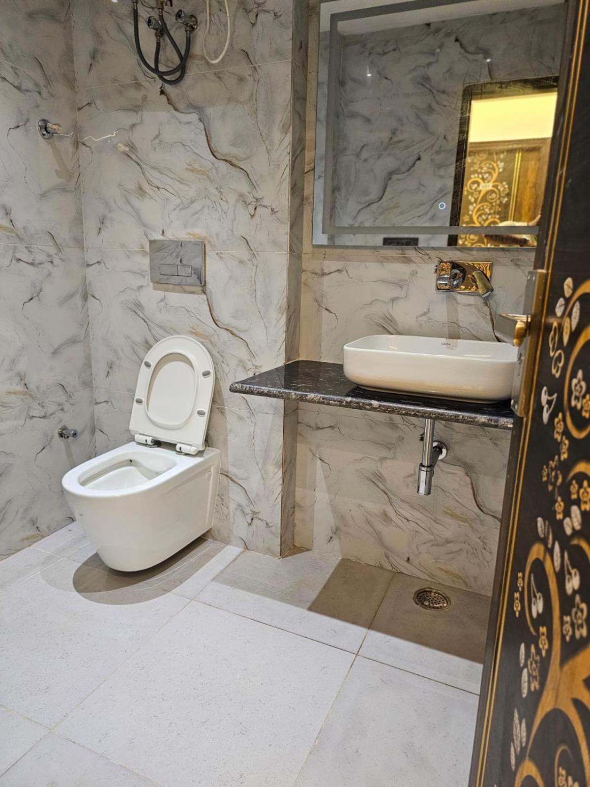 Hotel The Glass House Greater Noida Ngoại thất bức ảnh