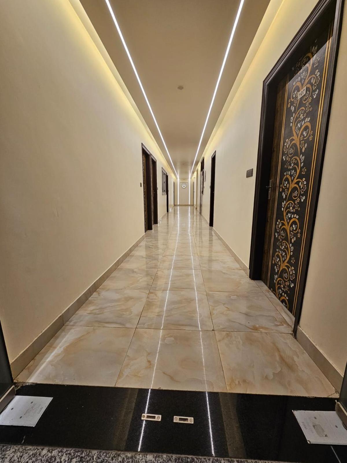 Hotel The Glass House Greater Noida Ngoại thất bức ảnh