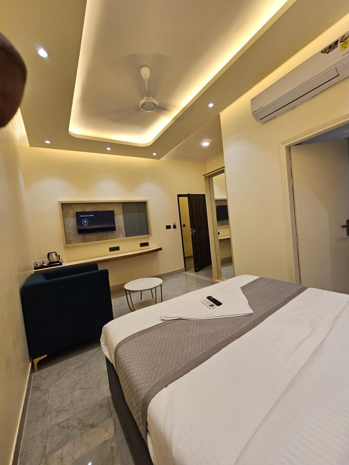 Hotel The Glass House Greater Noida Ngoại thất bức ảnh