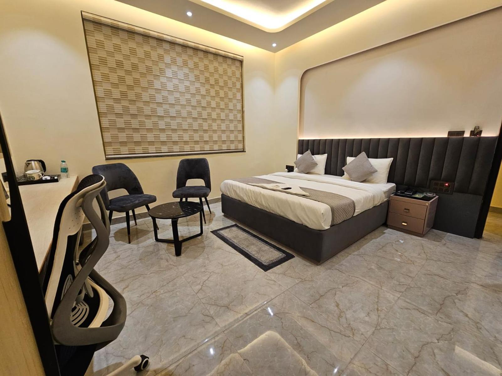 Hotel The Glass House Greater Noida Ngoại thất bức ảnh