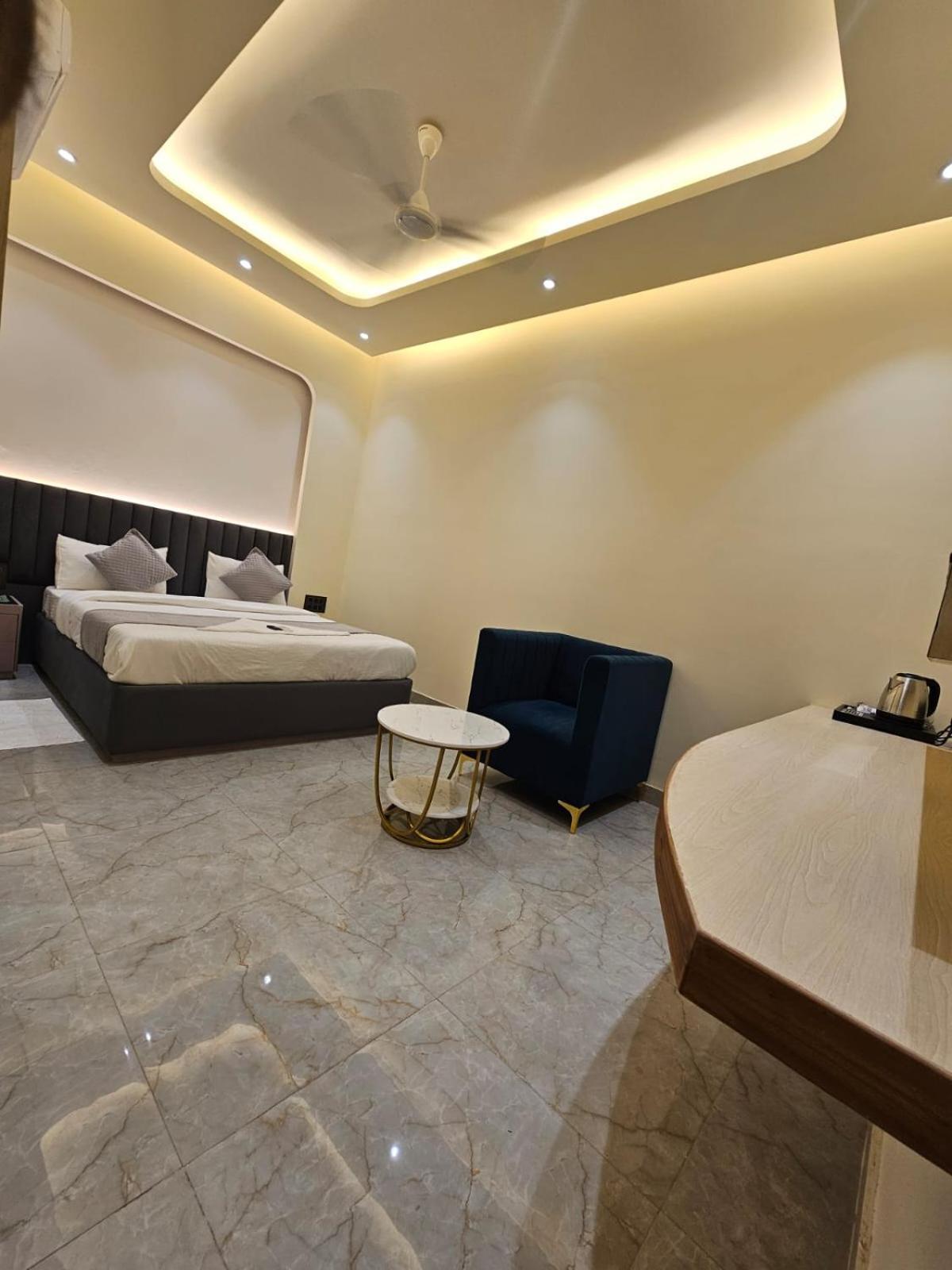 Hotel The Glass House Greater Noida Ngoại thất bức ảnh