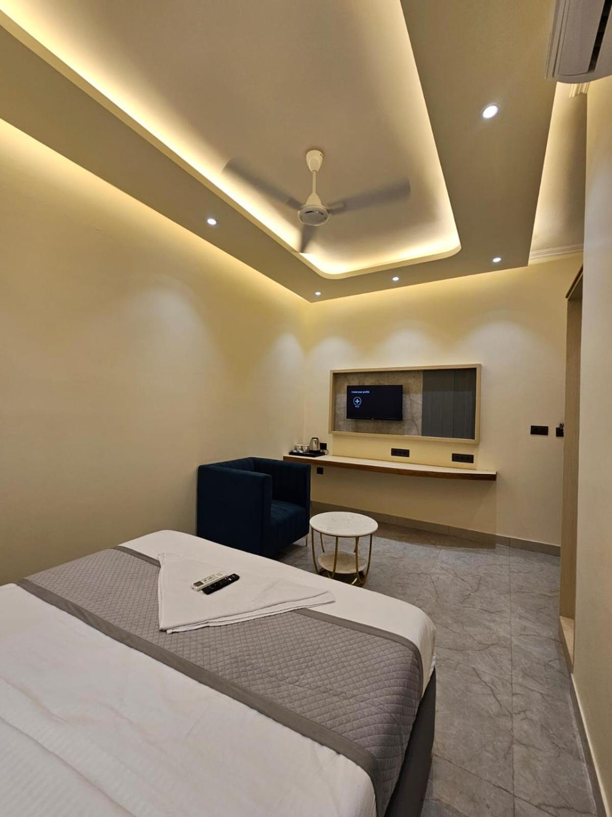 Hotel The Glass House Greater Noida Ngoại thất bức ảnh