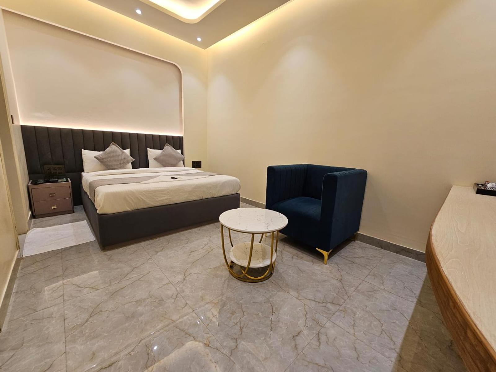 Hotel The Glass House Greater Noida Ngoại thất bức ảnh