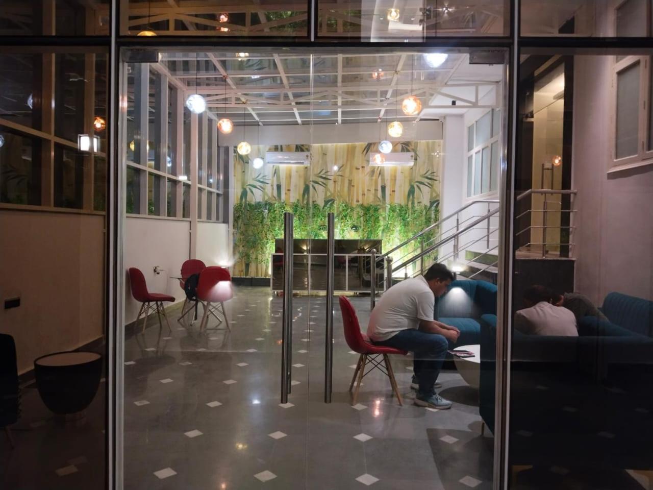 Hotel The Glass House Greater Noida Ngoại thất bức ảnh